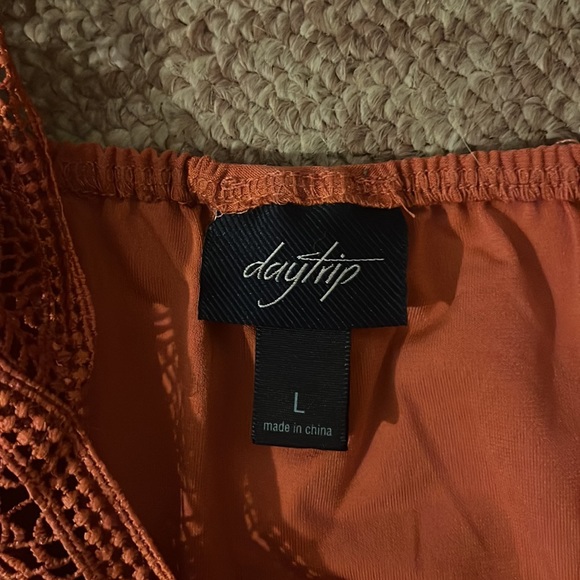 Daytrip size large top - Picture 2 of 3